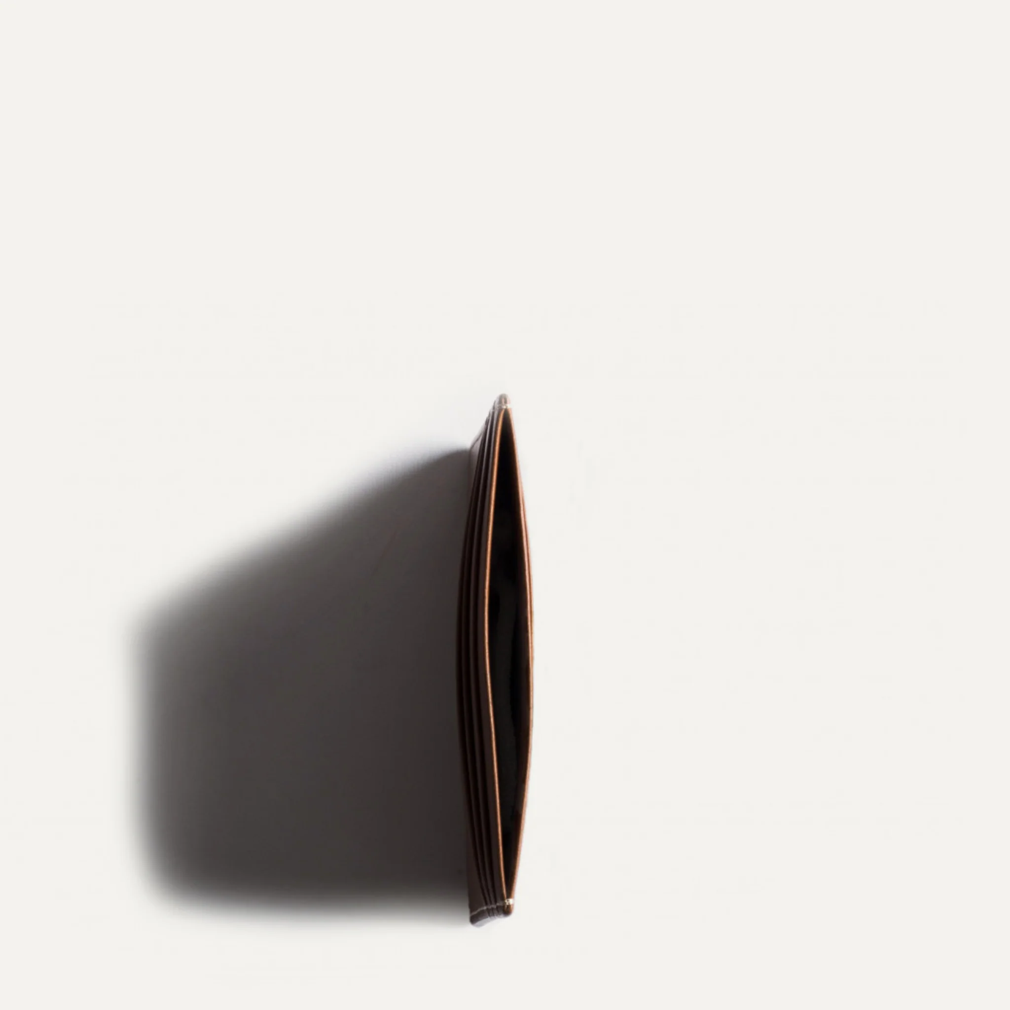 Porte-cartes en cuir lisse ~ KARL - COGNAC - Image 4
