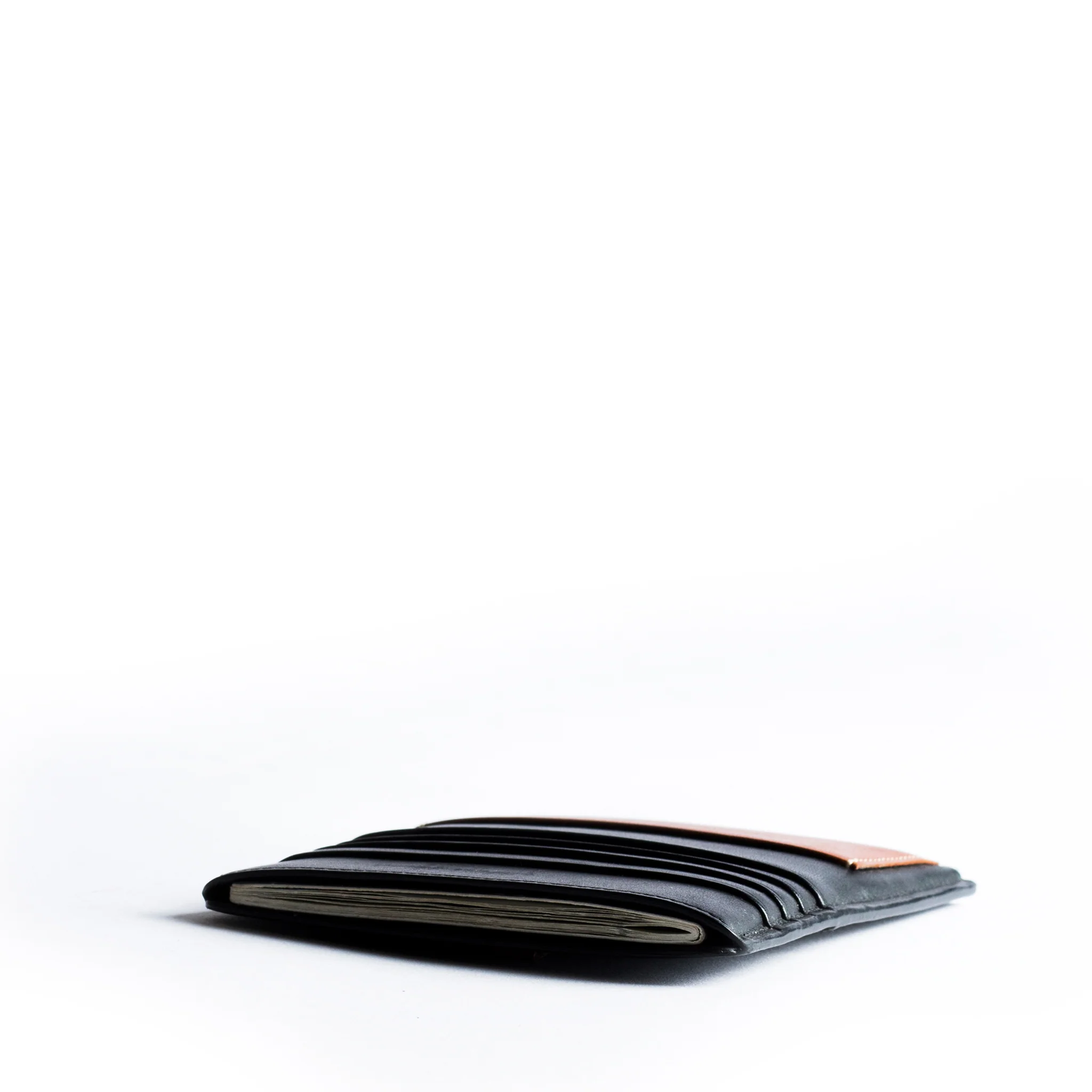 Porte passeport en cuir lundi | FLETCHER Noir & Cognac - Image 3